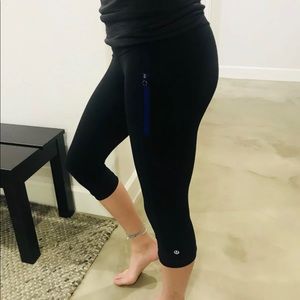Lululemon Passion Run Crops - Black Blue Embossed